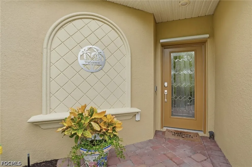 2621 Vine Avenue Naples FL 34120