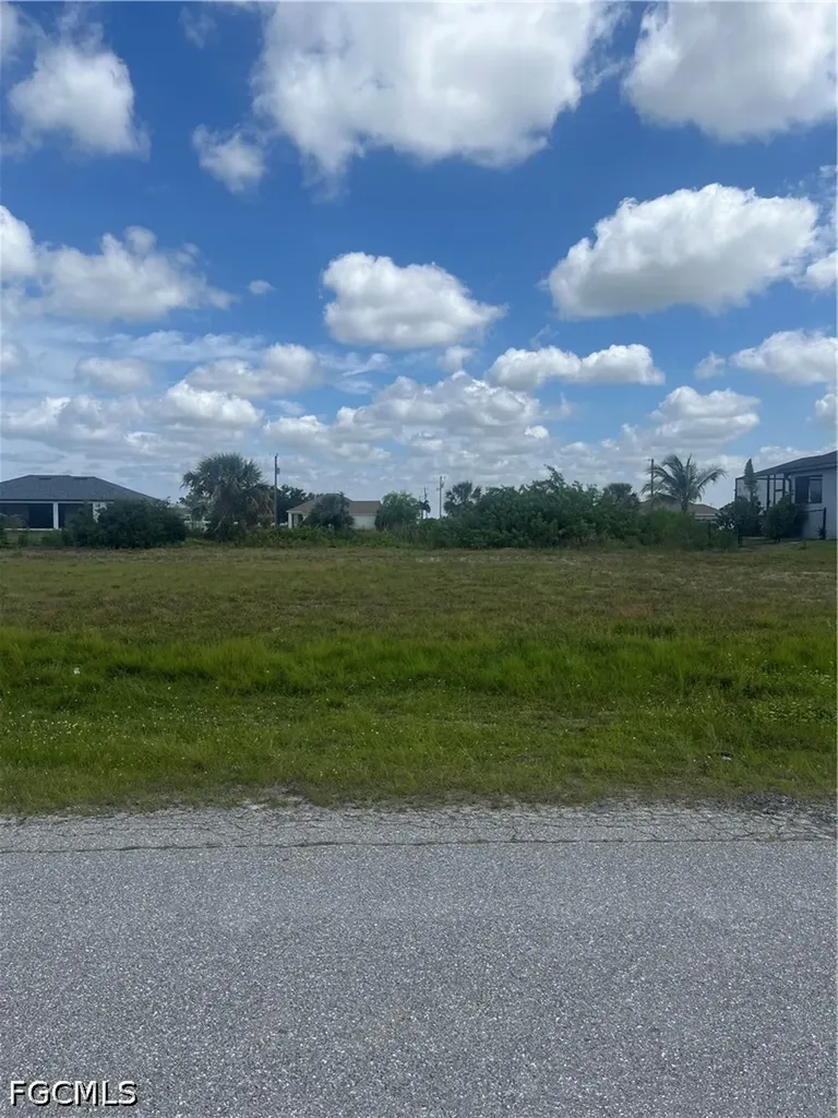 2515 NW 1st Street Cape Coral FL 33993