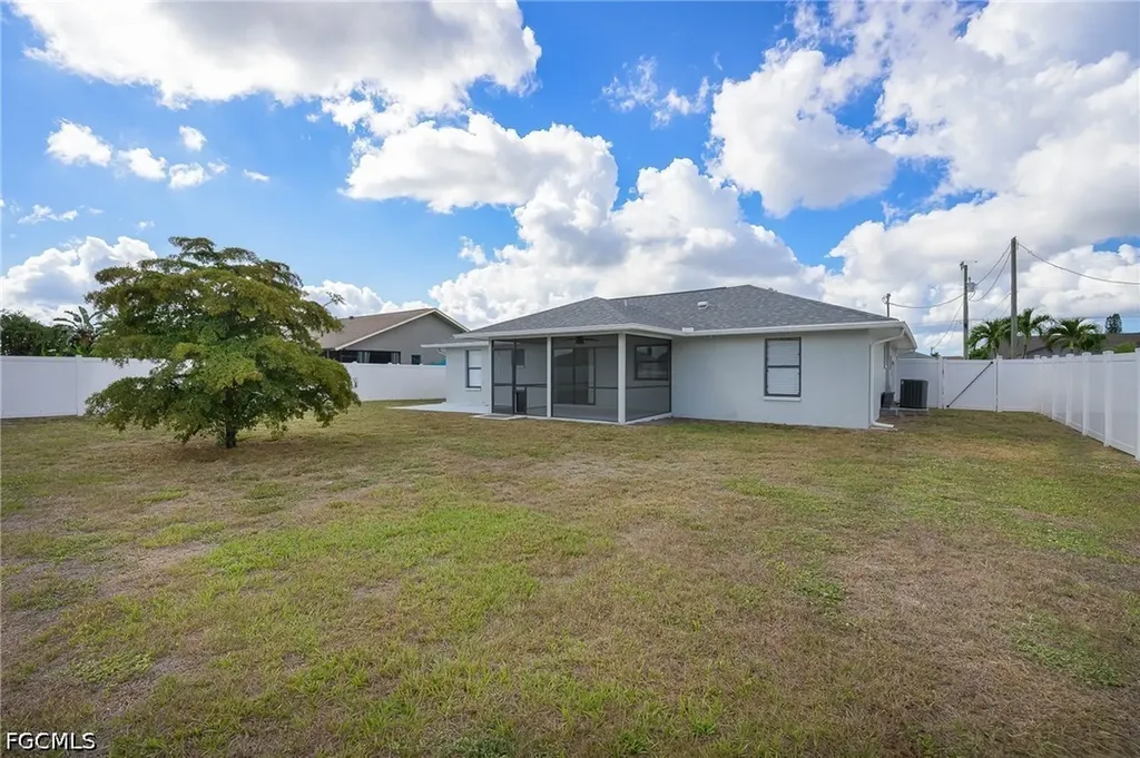 2115 SE 14th Street Cape Coral FL 33990