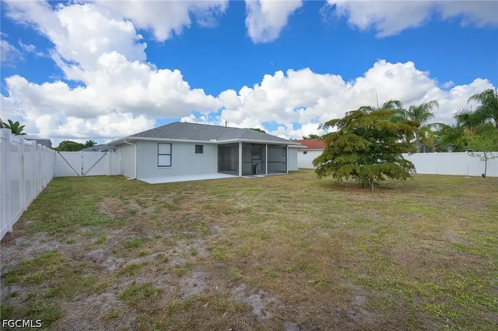 2115 SE 14th Street Cape Coral FL 33990