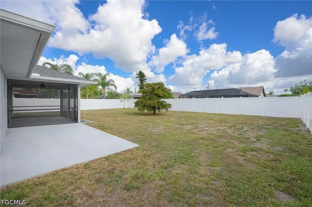 2115 SE 14th Street Cape Coral FL 33990