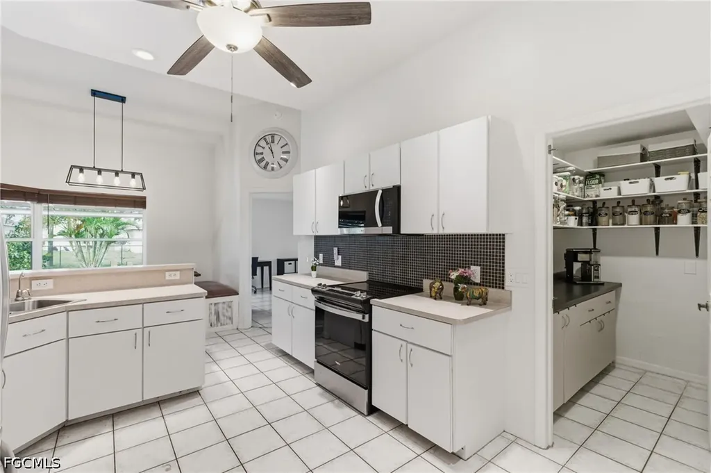 2118 Country Club Boulevard Cape Coral FL 33990