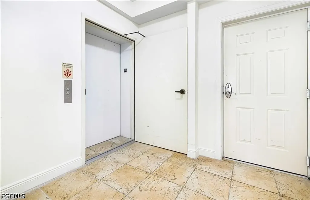 2745 1st Street Fort Myers FL 33916