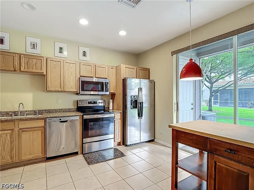 10043 Salina Street Fort Myers FL 33905