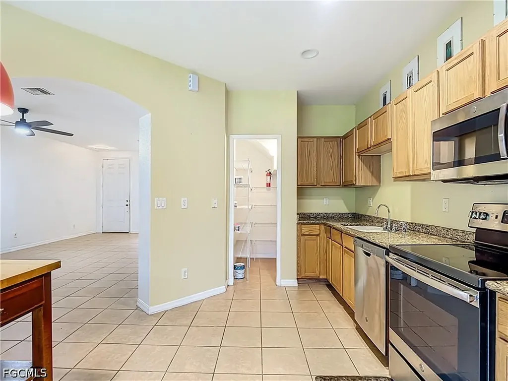 10043 Salina Street Fort Myers FL 33905