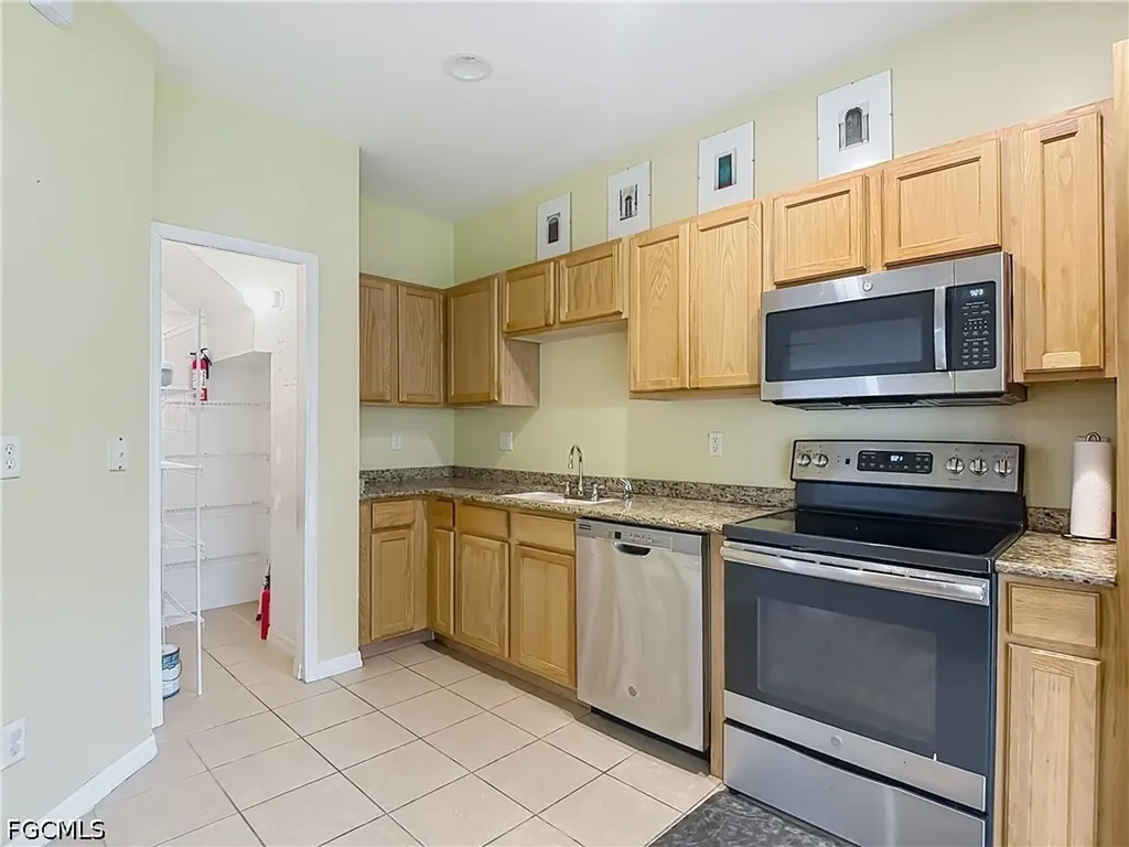 10043 Salina Street Fort Myers FL 33905