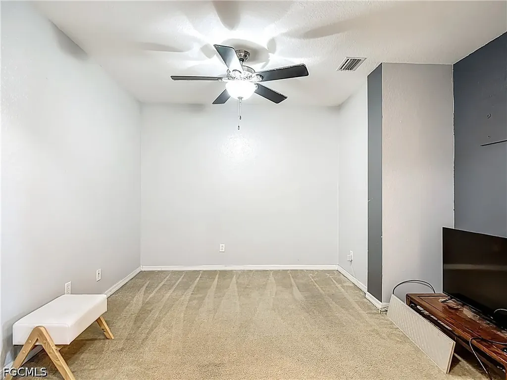 10043 Salina Street Fort Myers FL 33905