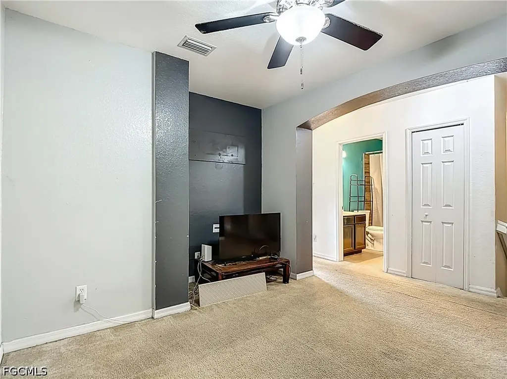 10043 Salina Street Fort Myers FL 33905