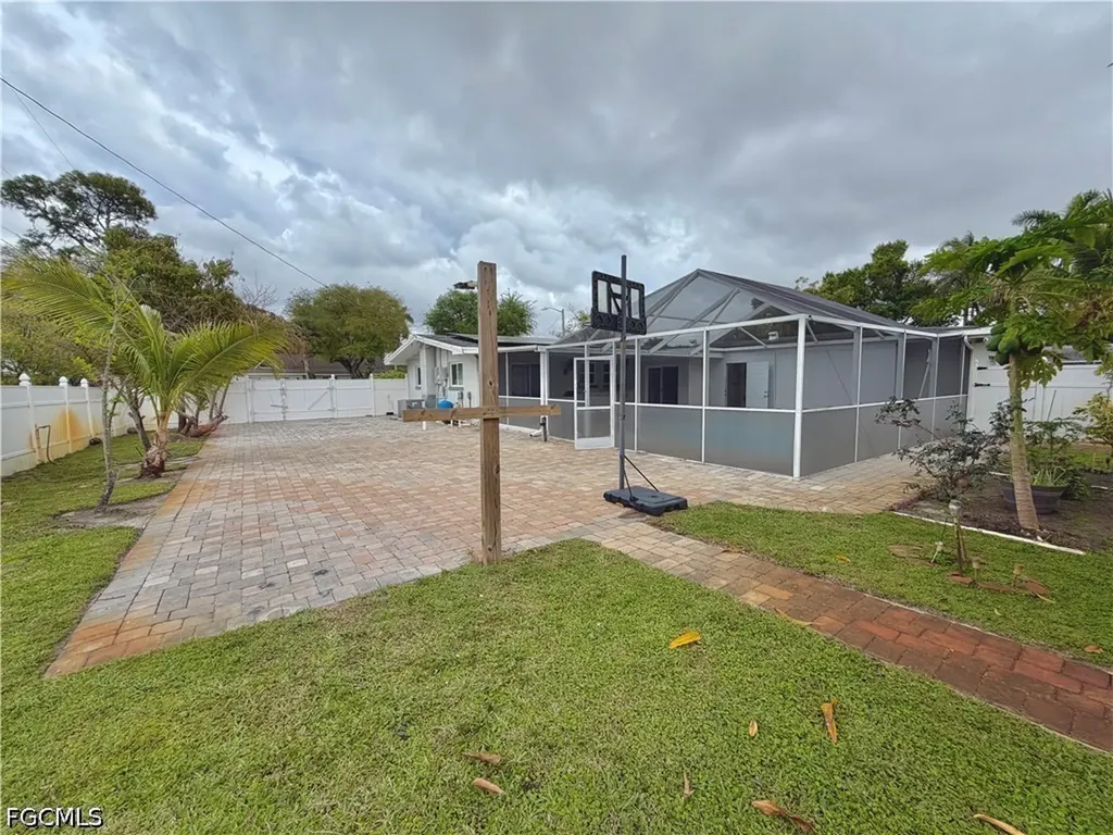 1821 Winkler Avenue Fort Myers FL 33901