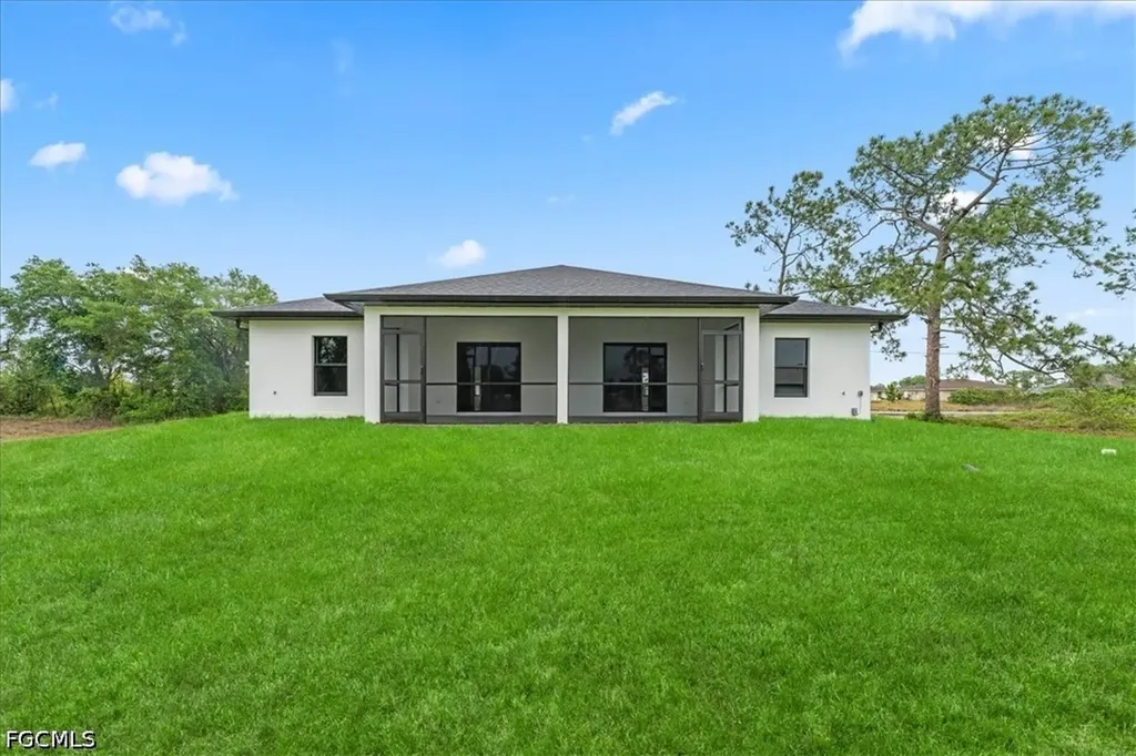 4737-4739 25th Street SW Lehigh Acres FL 33973