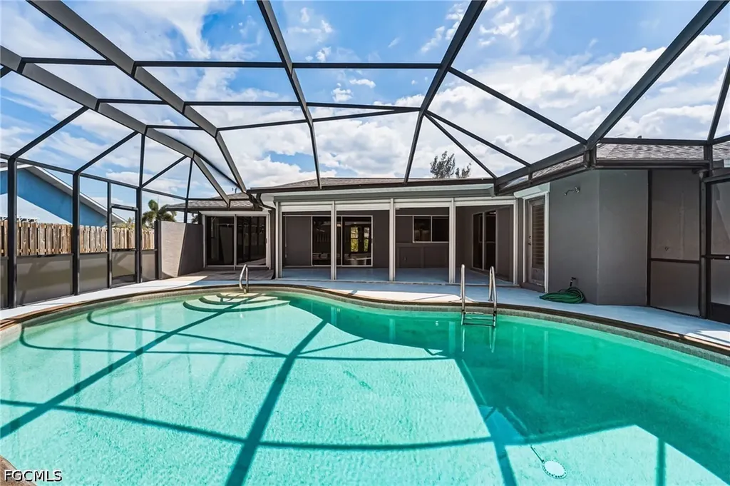 629 SW 22nd Street Cape Coral FL 33991