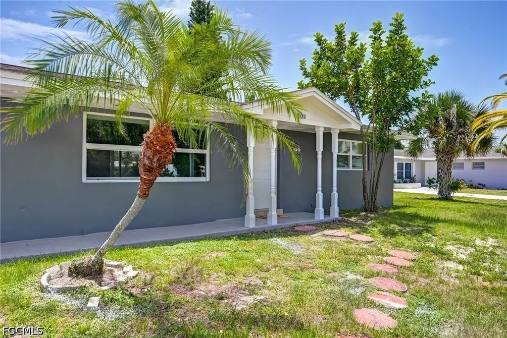 208 Norwich Avenue Lehigh Acres FL 33936