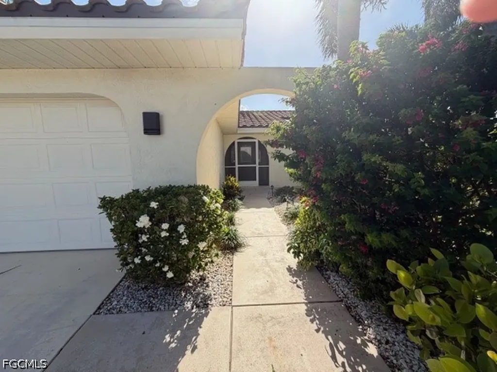 4011 SW 2nd Avenue Cape Coral FL 33914
