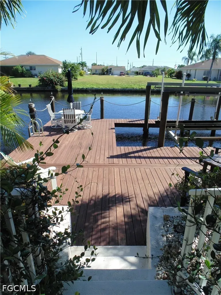 4011 SW 2nd Avenue Cape Coral FL 33914