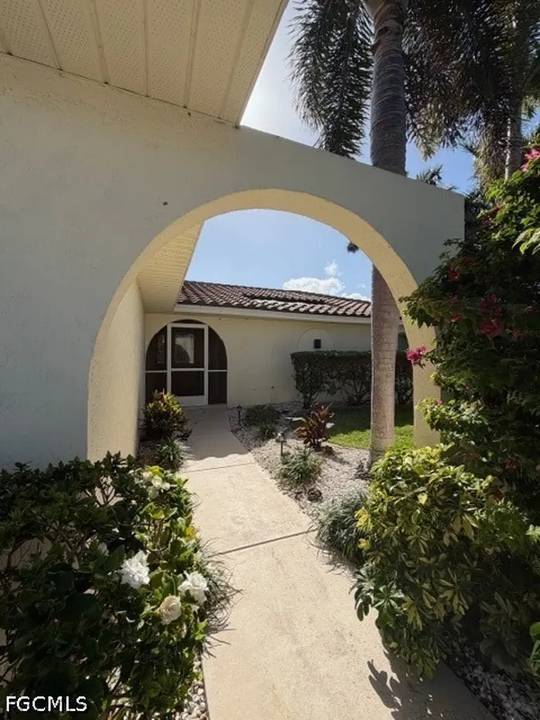 4011 SW 2nd Avenue Cape Coral FL 33914