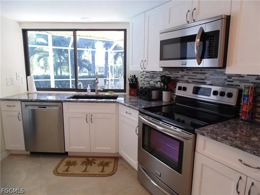 4011 SW 2nd Avenue Cape Coral FL 33914