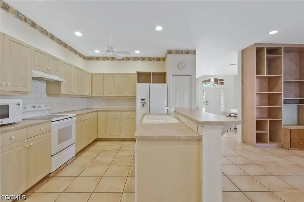 1726 Emerald Cove Circle Cape Coral FL 33991