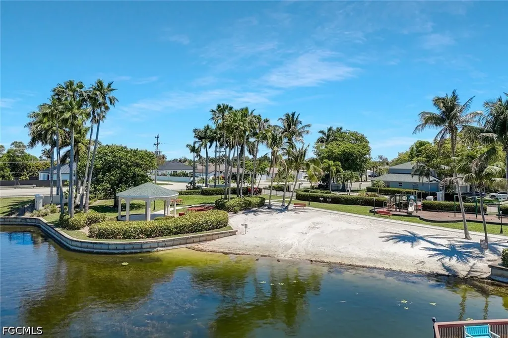 1726 Emerald Cove Circle Cape Coral FL 33991