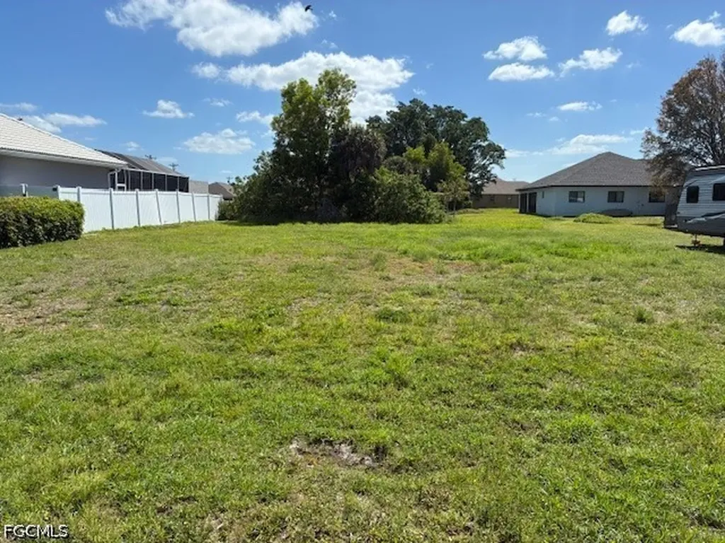 127 SE 16th Place Cape Coral FL 33990