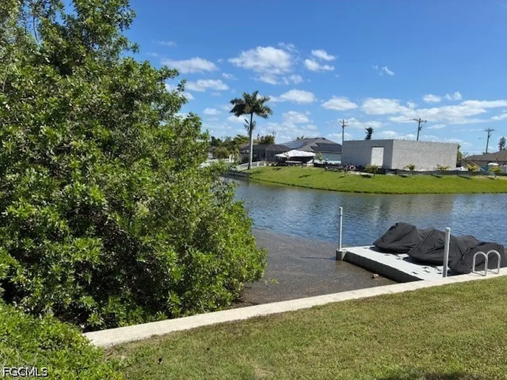 127 SE 16th Place Cape Coral FL 33990