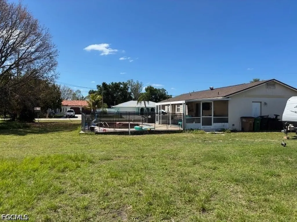 127 SE 16th Place Cape Coral FL 33990