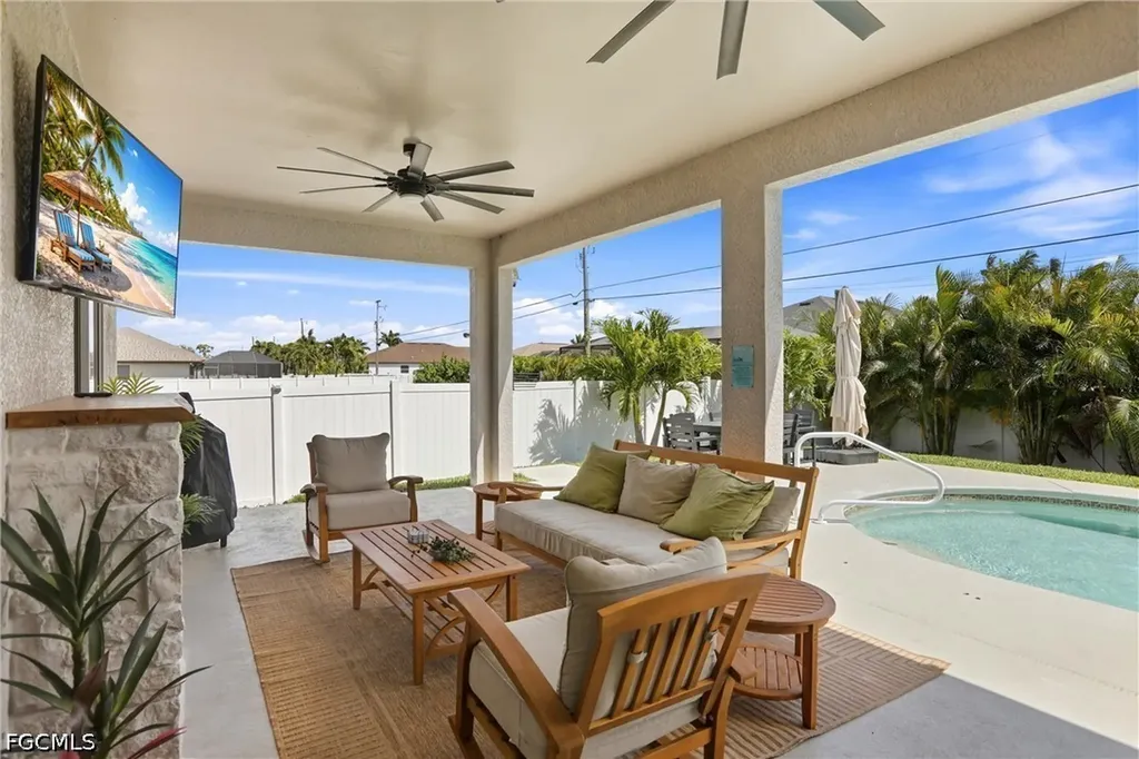 1910 SW 39th Street Cape Coral FL 33914