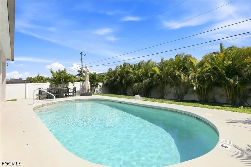 1910 SW 39th Street Cape Coral FL 33914