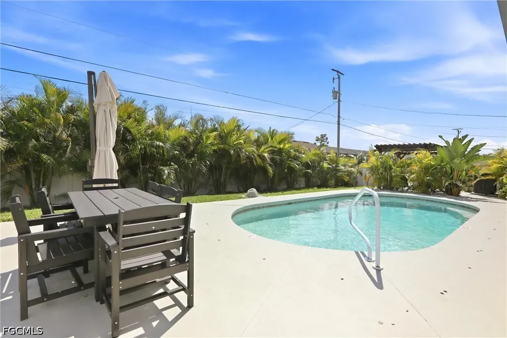 1910 SW 39th Street Cape Coral FL 33914
