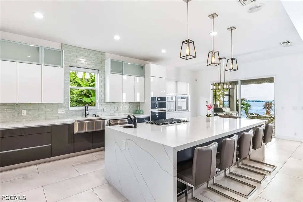 2418 SE 28th Street Cape Coral FL 33904