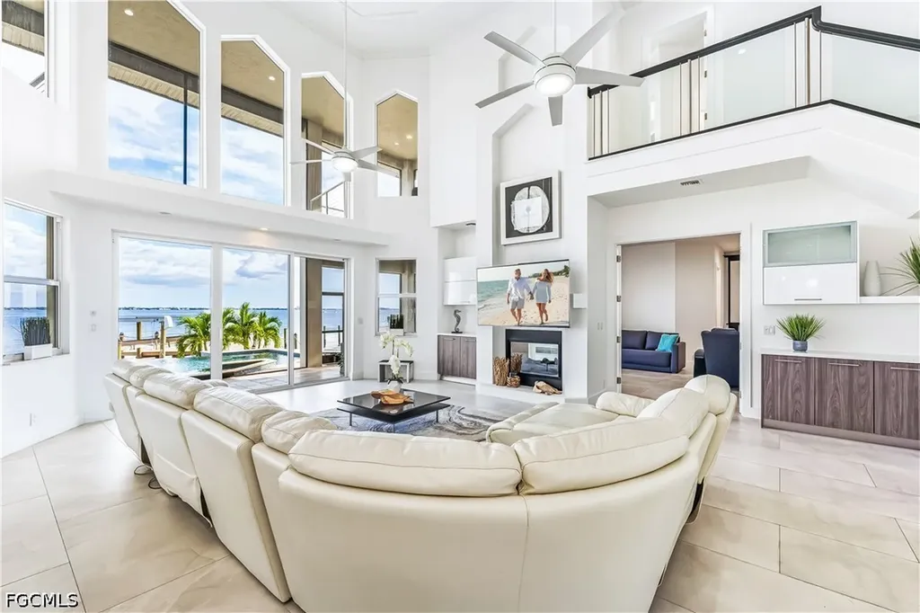 2418 SE 28th Street Cape Coral FL 33904