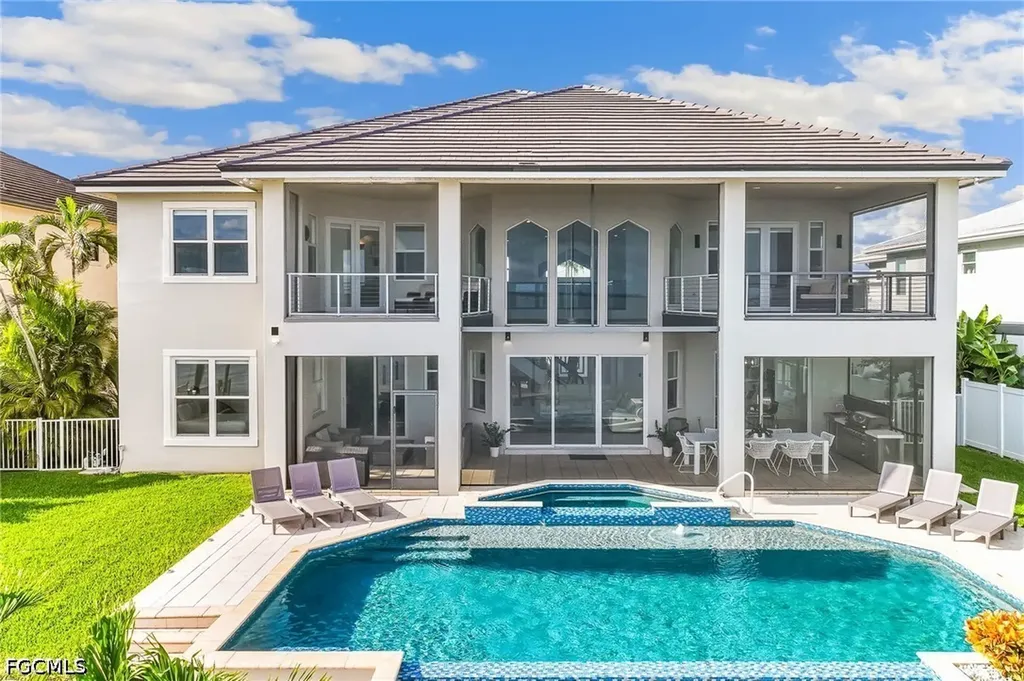 2418 SE 28th Street Cape Coral FL 33904