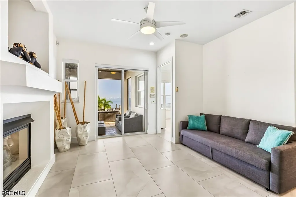 2418 SE 28th Street Cape Coral FL 33904