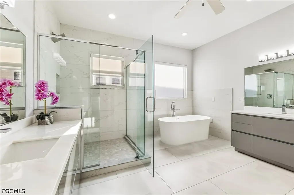 2418 SE 28th Street Cape Coral FL 33904