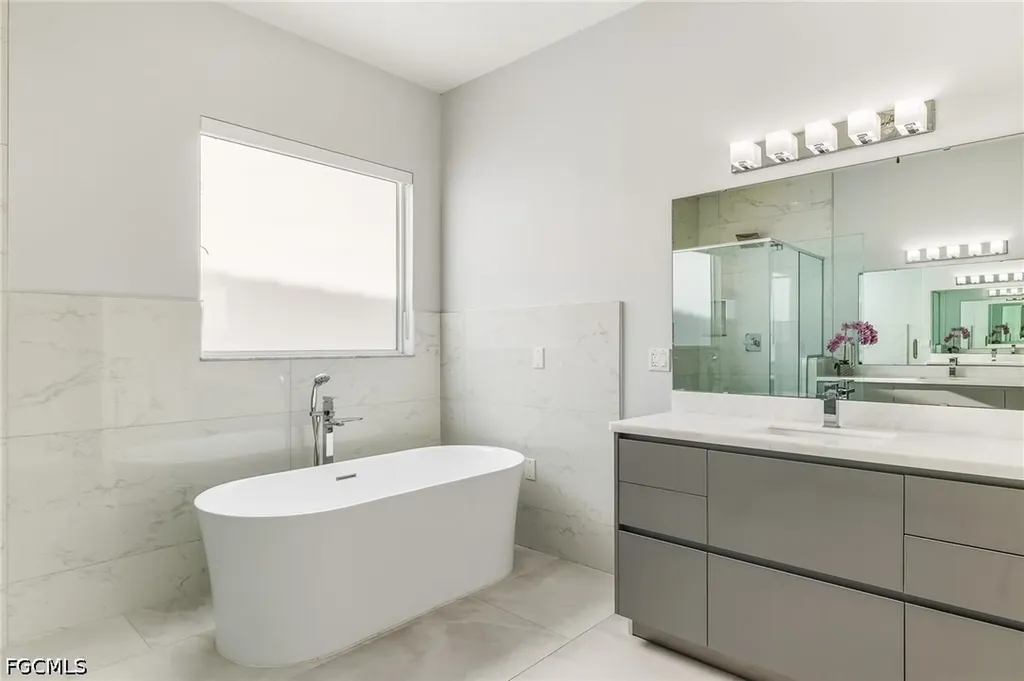 2418 SE 28th Street Cape Coral FL 33904