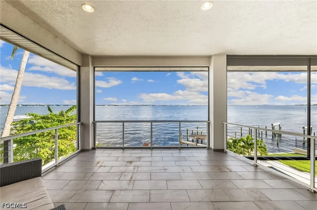 2418 SE 28th Street Cape Coral FL 33904
