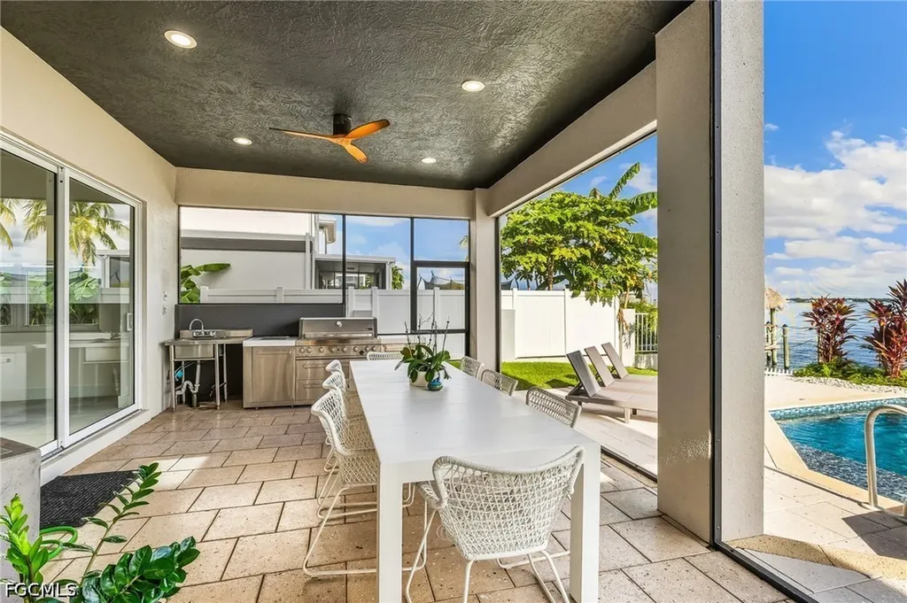 2418 SE 28th Street Cape Coral FL 33904