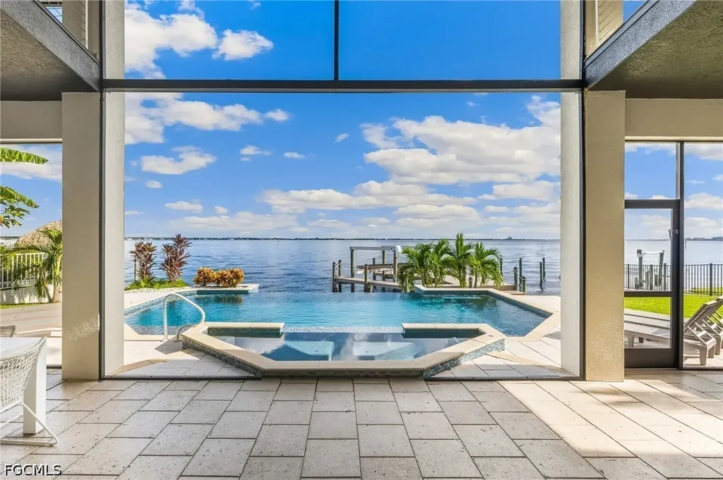 2418 SE 28th Street Cape Coral FL 33904