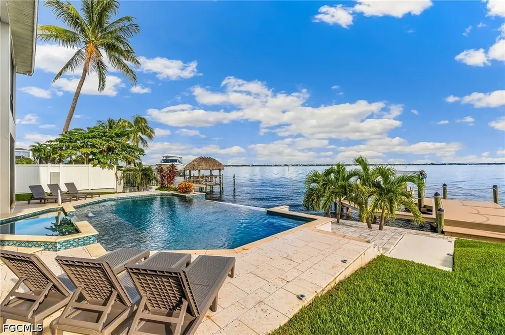 2418 SE 28th Street Cape Coral FL 33904