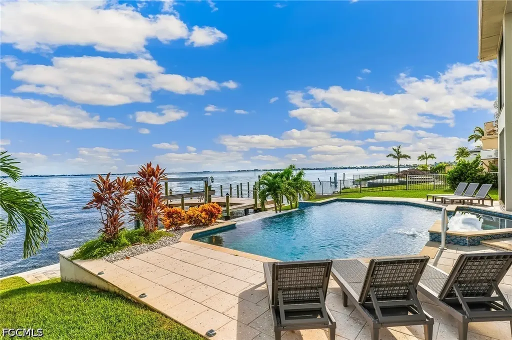 2418 SE 28th Street Cape Coral FL 33904