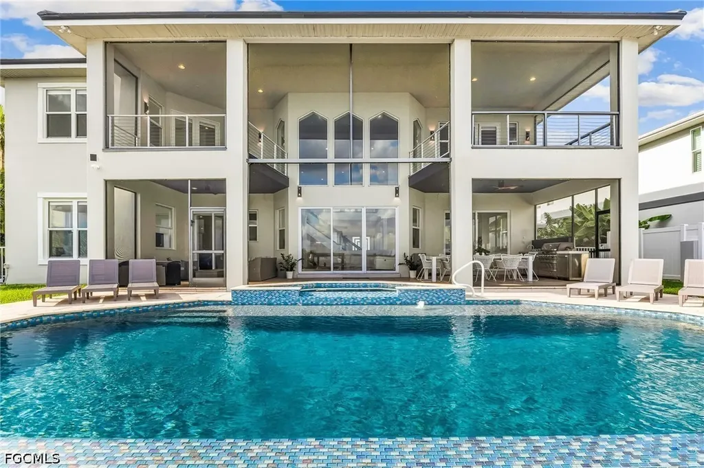 2418 SE 28th Street Cape Coral FL 33904