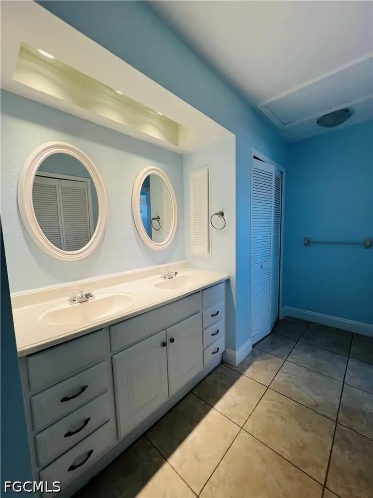 1406 SE 2nd Place Cape Coral FL 33990