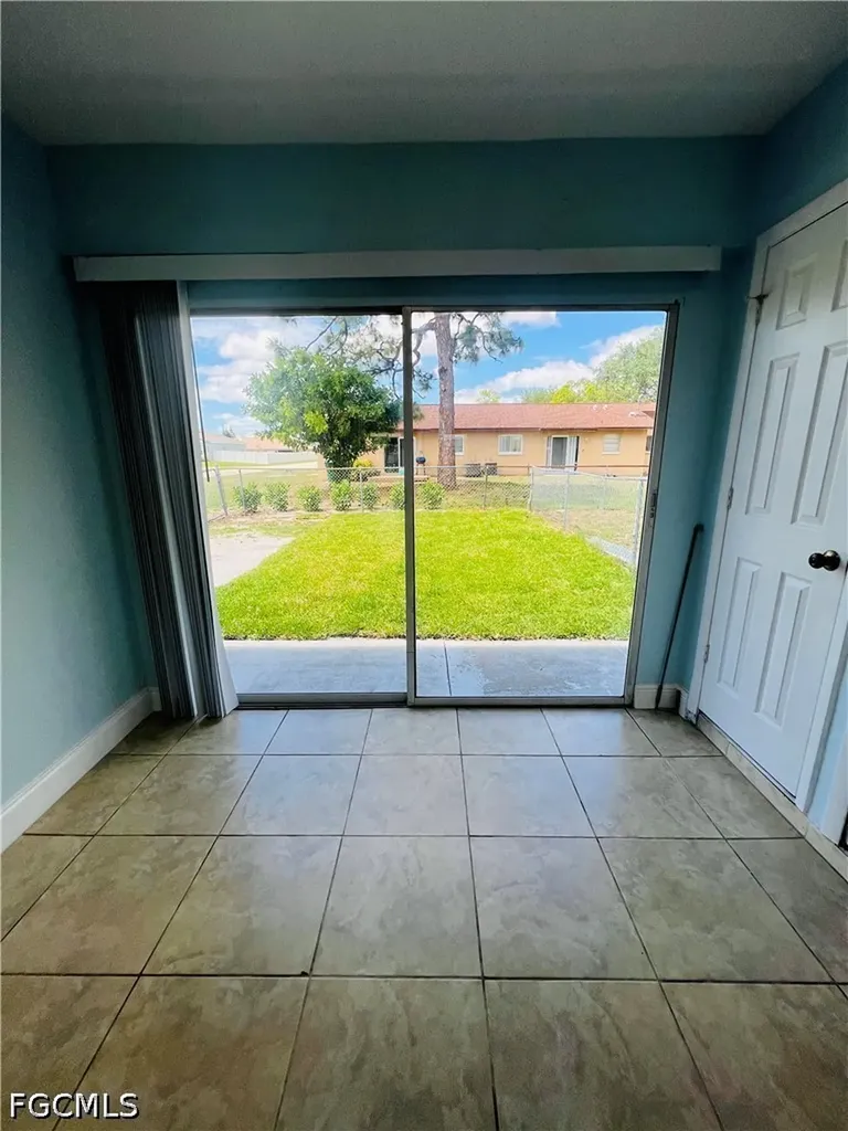 1406 SE 2nd Place Cape Coral FL 33990