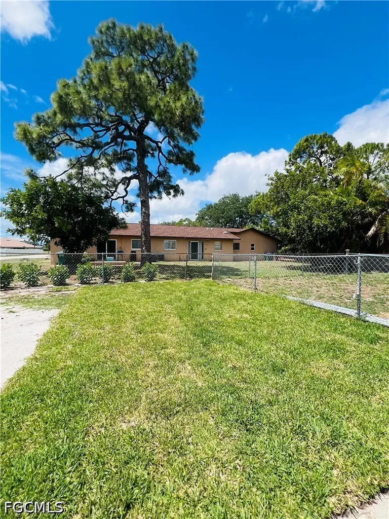 1406 SE 2nd Place Cape Coral FL 33990