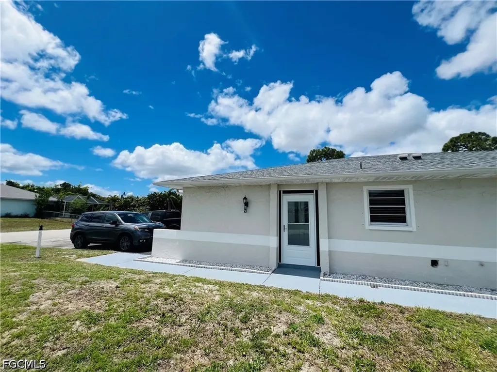 1406 SE 2nd Place Cape Coral FL 33990