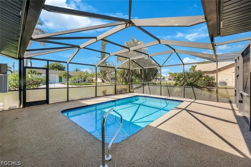 4240 SE 3rd Avenue Cape Coral FL 33904