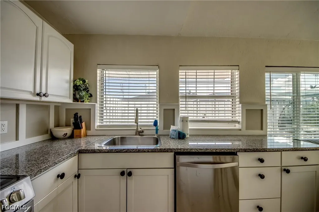 2589 Bayshore Drive Matlacha FL 33993