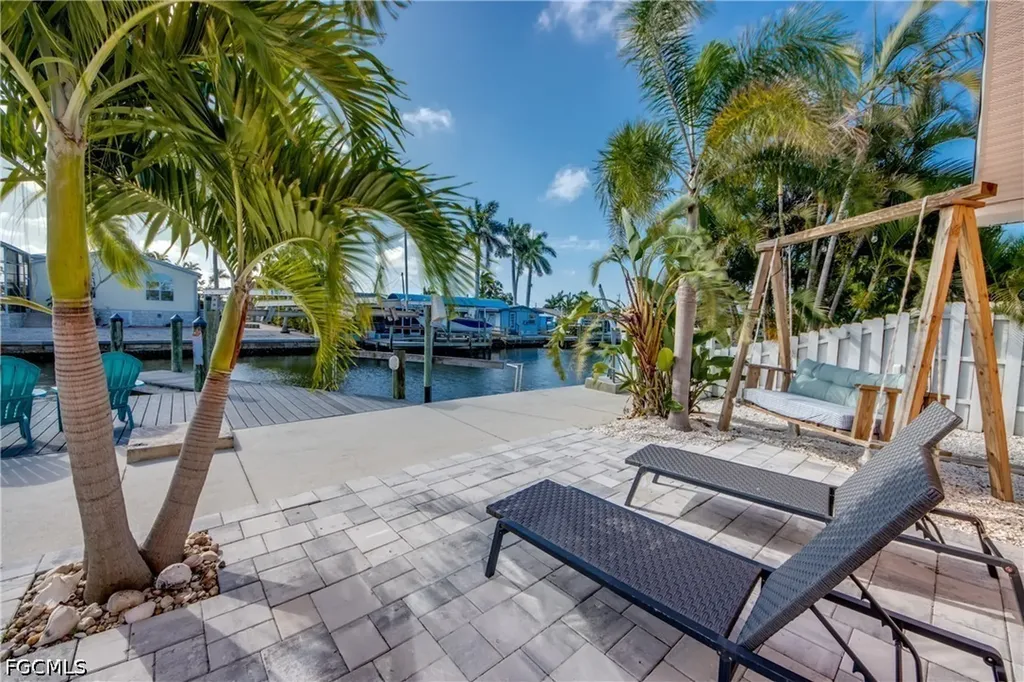 2589 Bayshore Drive Matlacha FL 33993