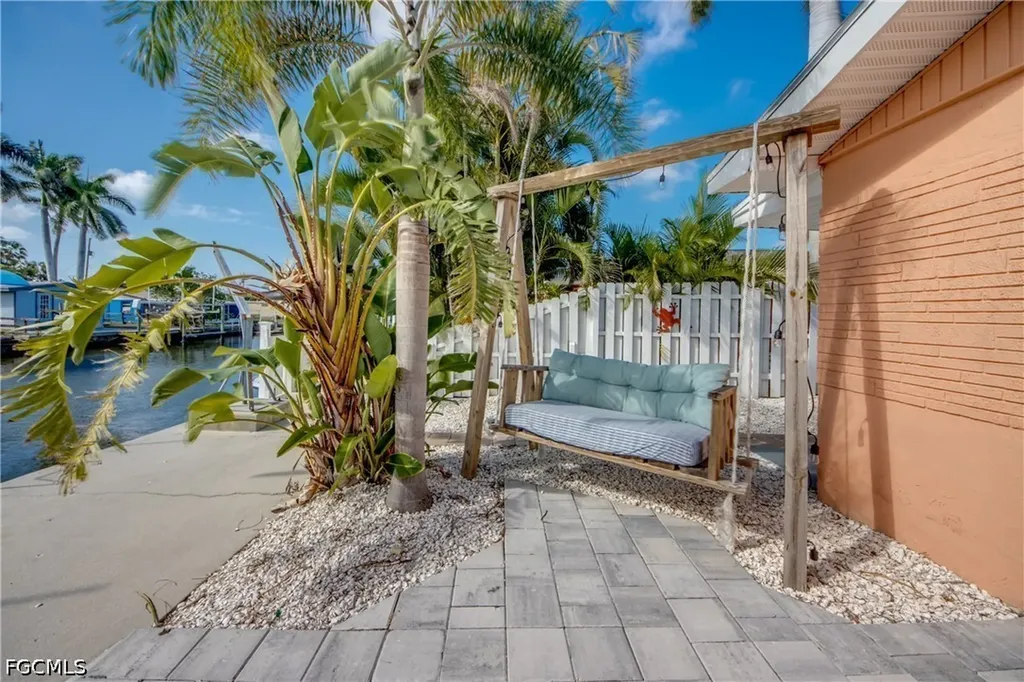 2589 Bayshore Drive Matlacha FL 33993