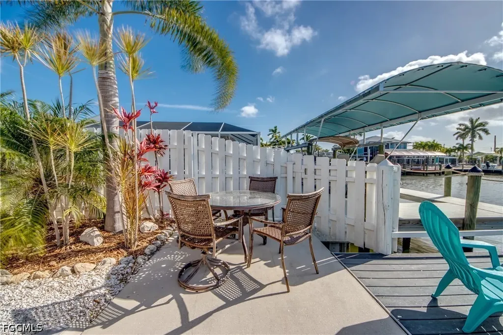 2589 Bayshore Drive Matlacha FL 33993