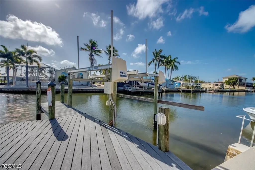 2589 Bayshore Drive Matlacha FL 33993